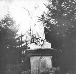 Laval : jardins de Saint-Michel, statue