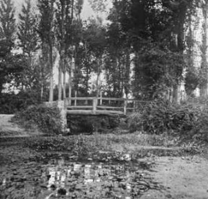 Sites anciens de la Mayenne Laval : pont rustique, rivière Saint-Nicolas