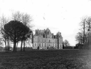 Environs de Laval Meslay-du-Maine : château des Rochères