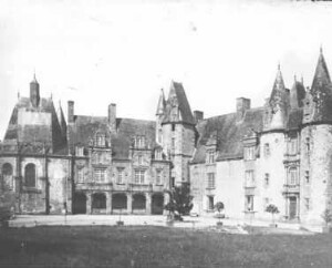 Environs de Laval Mézangers : le château