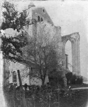 Environs de Laval La Roë : ruines, XVIe siècle