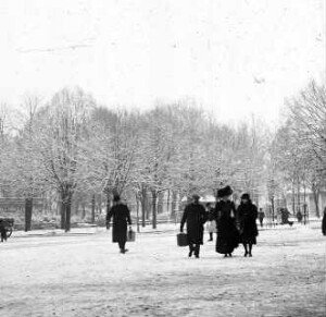 Laval, neige : décembre 1908, place de la mairie
