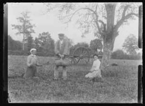 La Geslandière, ramassage des poires, octobre 1912, oncle tante Aug. Siour