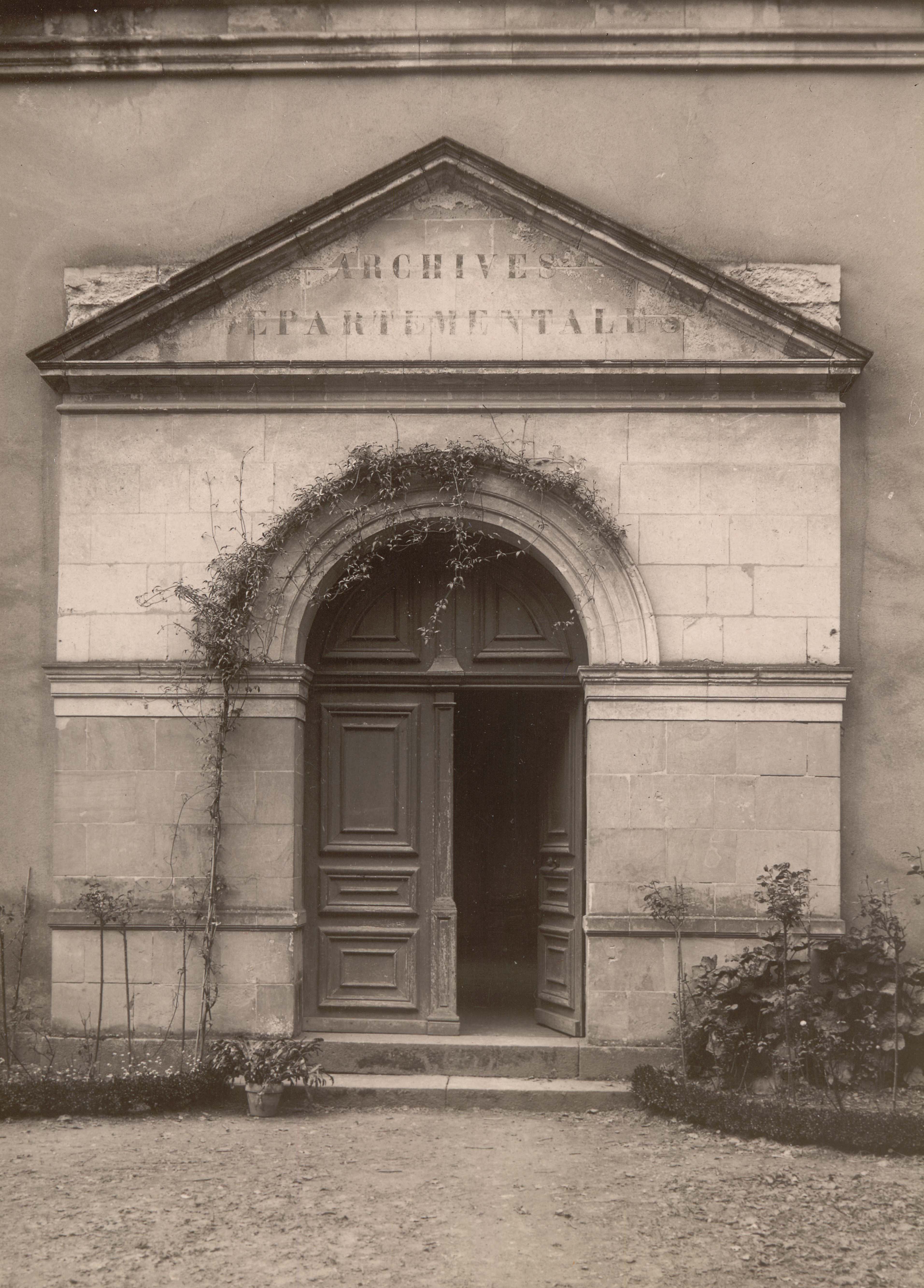 Premier dépôt des Archives de la Mayenne