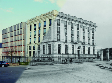 Montage photo avec une photo du bâtiment d'origine à droite et une une photo avec la réhabilitation du bâtiment d'origine et de son extension à gauche